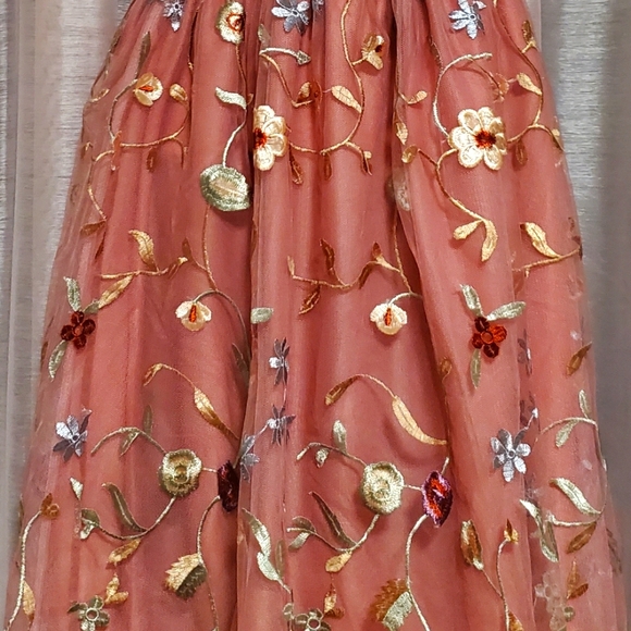Dresses & Skirts - NEW Midi Skirt